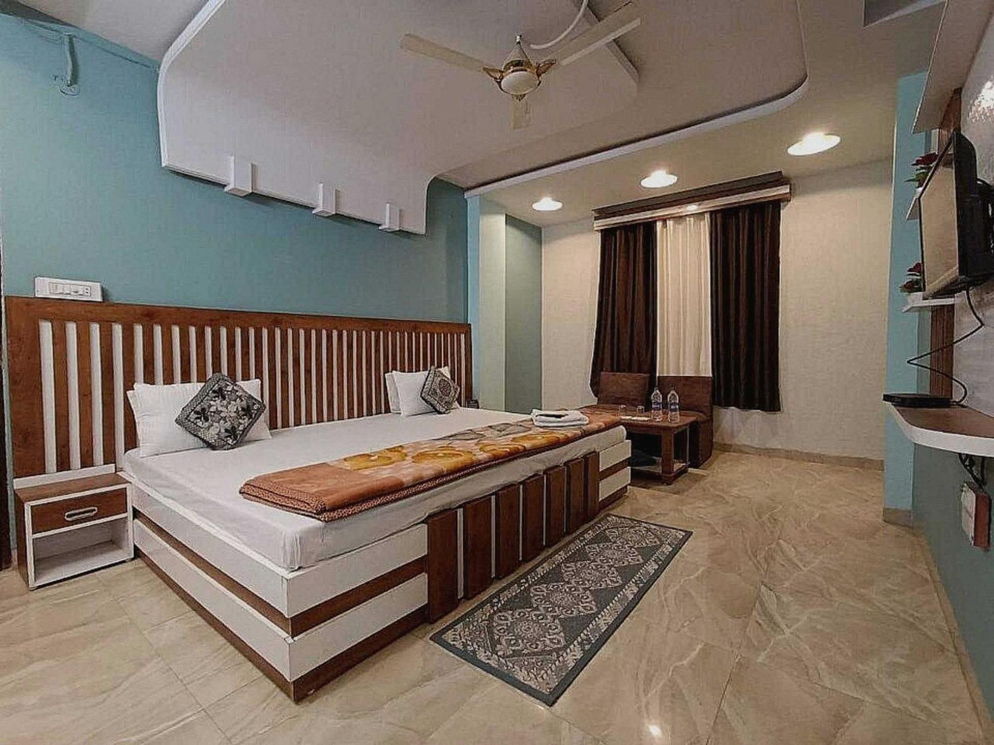 Spot On Pachmarhi Hills Hotel Exterior photo